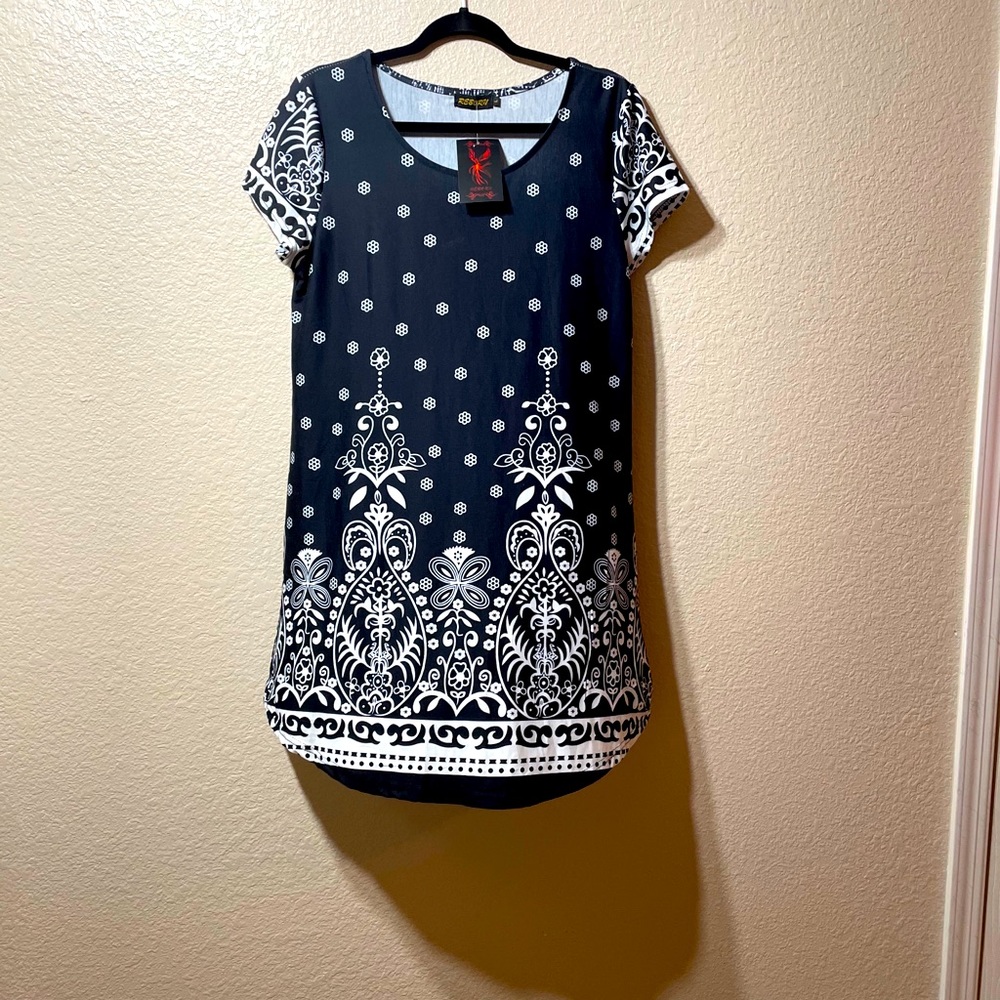 Mini dress. Black w/white patters. Reborn